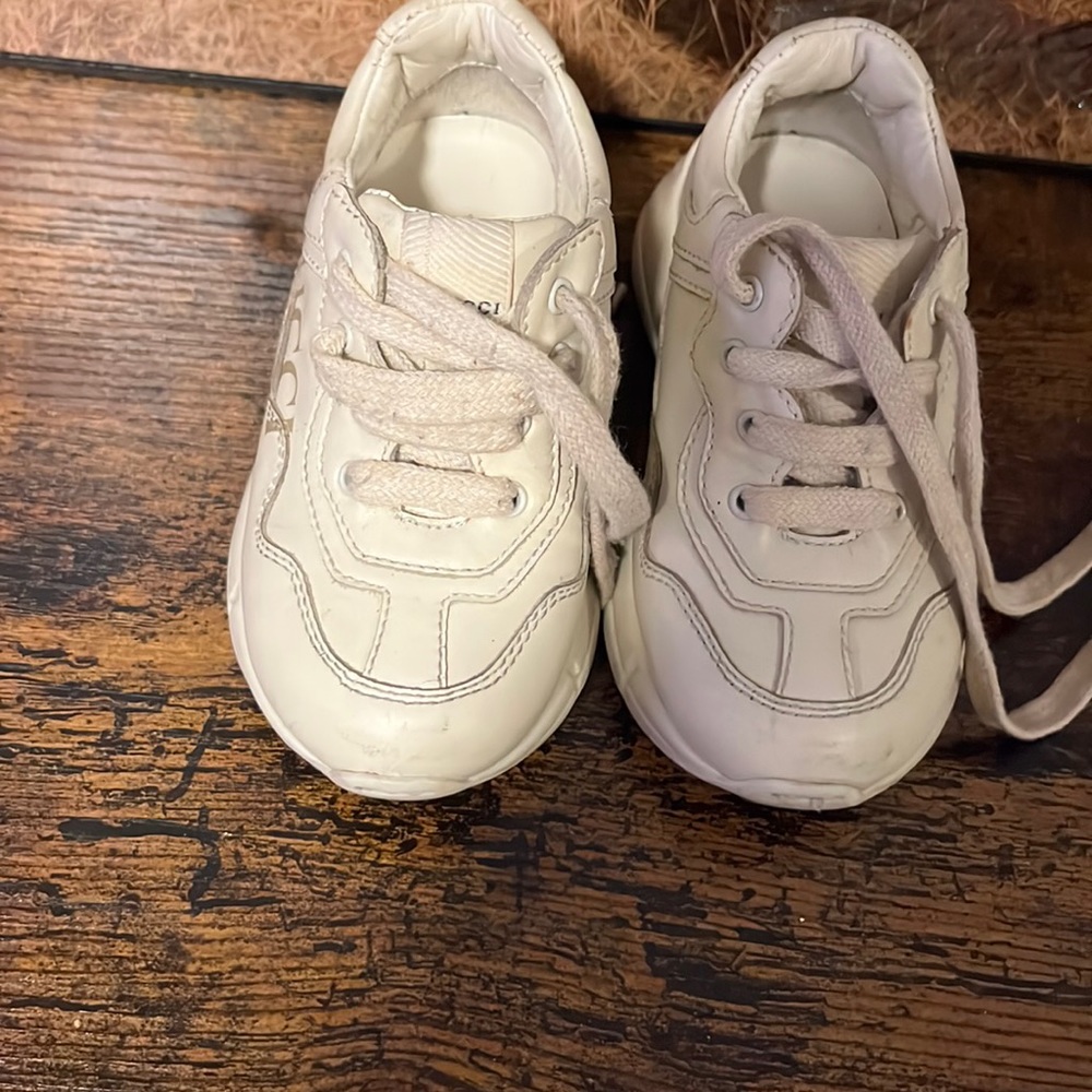 Gucci size 21 toddler sneaker